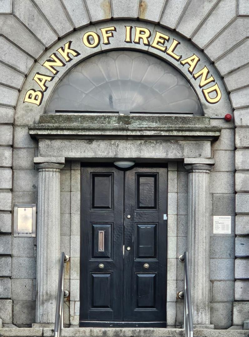 Bank of Ireland Newry — Hand-Gilded Sign by Joha Muñe Joha Muñe restoring sign at the bank of ireland with 23.5ct real gold leaf