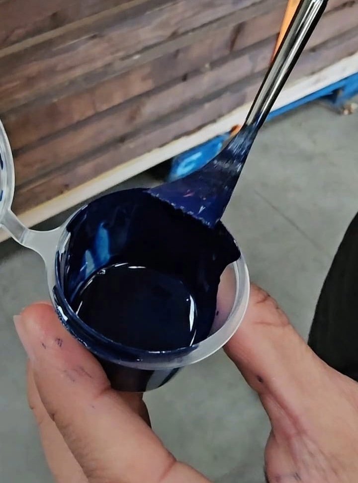 Brush edge being shaped and excess enamel removed before a signwriting stroke